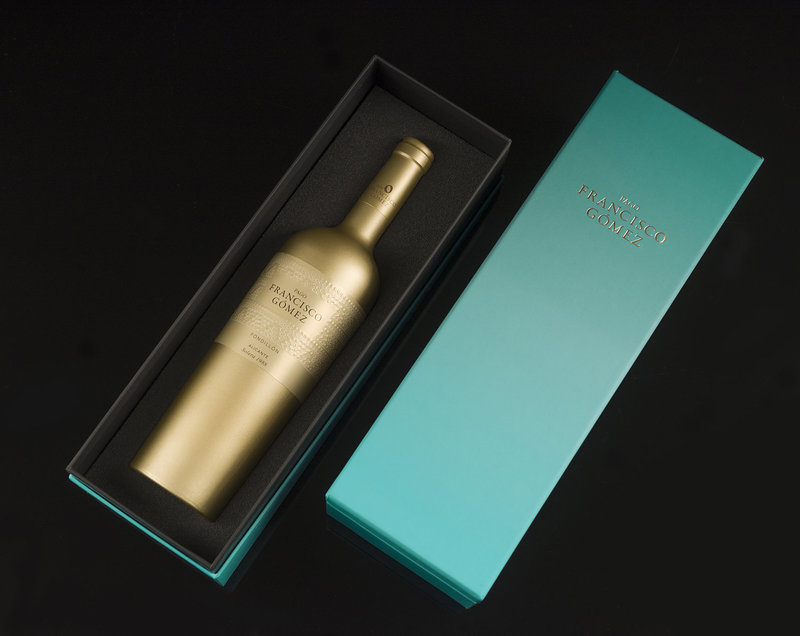 葡萄酒礼盒包装设计定制，配金色酒瓶