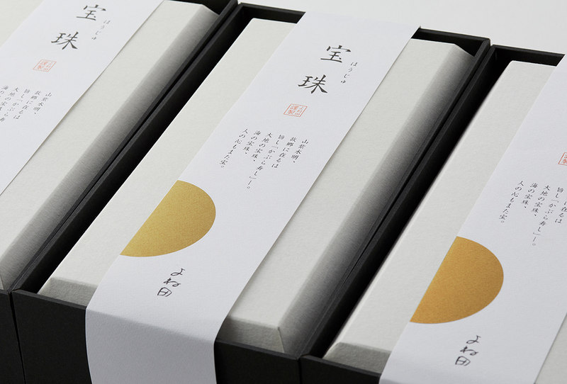 简约食品礼盒包装，无华丽色彩感觉很时尚