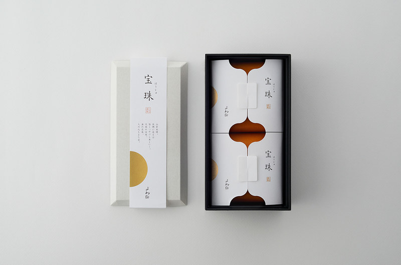 简约食品礼盒包装，无华丽色彩感觉很时尚